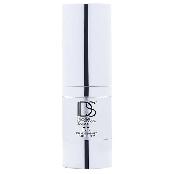Formulated with brightening and energising actives, this illuminates, soothes and hydrates skin, and keeps shine at bay, too.