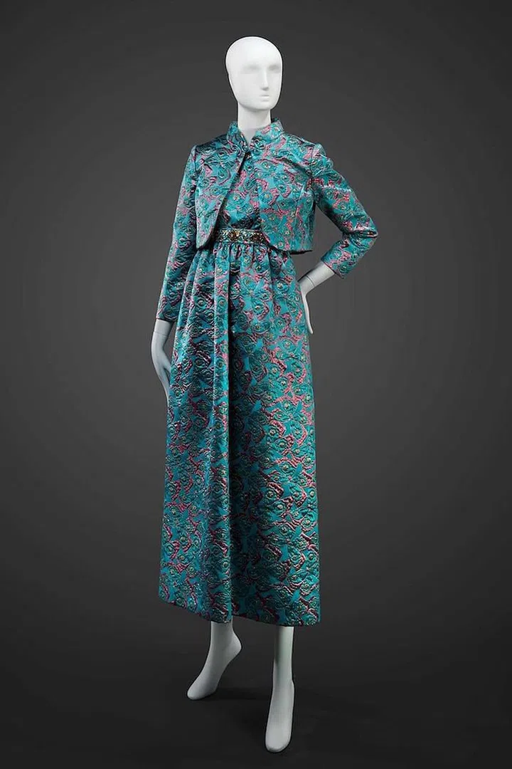 Oscar de la Renta, Evening Ensemble, 1960–69, silk, metallic thread, brilliants, plastic beads, sequins, and feathers, the Museum of Fine Arts, Houston, gift of Margaret Alkek Williams.