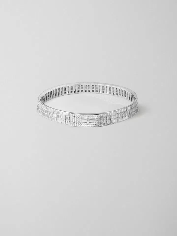 Kelly Baguettes Choker in white gold with 491 diamonds (65.61 carats).