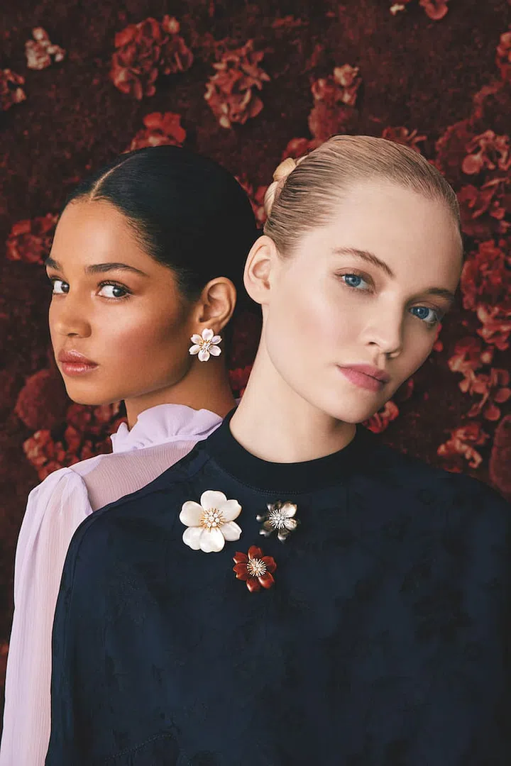 A hair clip or a pendant? The Rose de Noël brooch offers a myriad of options for stylish wear. (Photo: Van Cleef & Arpels)