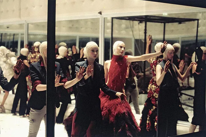 Alexander McQueen Spring/Summer 2001 ‘Voss’ show finale. Credit: Chris Moore/Catwalking.com