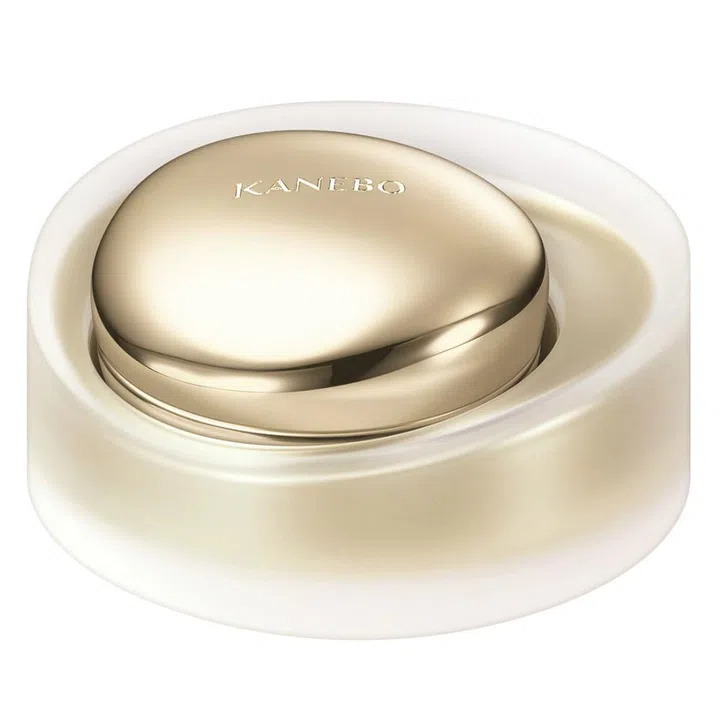 Positioned as the brand’s most luxurious skincare product, look no further for the ultimate in Japanese skincare innovation. Touted as the pinnacle of technological breakthrough and sensorial pleasure, this nourishing moisturizer cocoons the skin with a moisture veil, setting the basis for plump and healthy skin. When absorbed, it releases its proprietary Clear Botanical Complex, which targets multiple skincare concerns like radiance, texture, smoothness and firmness in one step for a supple, unified and glowing complexion. Your senses are also in for a treat as the cream, while rich, doesn’t leave a greasy film over the skin. The relaxing Teatopic scent helps soothe your mind, making your skincare routine something you’ll look forward to everyday.