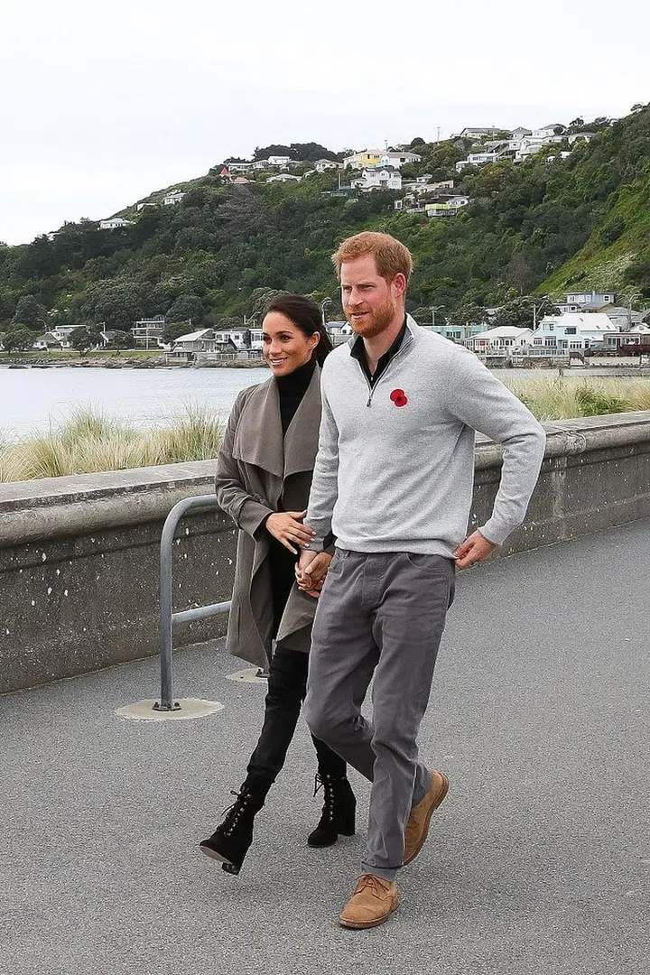 Meghan and Harry arrive in Wellington, New Zealand, for a visit to Maranui Cafe. Meghan is wearing Varuka lace-up boots by Stuart Weitzman and a coat by Club Monaco. Photo: Getty 