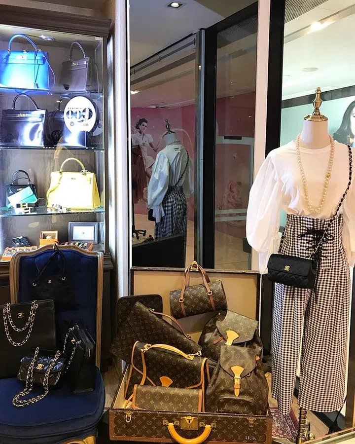 Similar to Amore, this store boasts a vast amount of vintage designer goodies. Despite the similarities, Qoo is best for those who are looking for accessories, jewelry and shoes. Whether it's a secondhand Cartier mini Baignoire watch, Hermes loafer or a Galliano era Dior bracelet, each item you try on will make everyone believe that it's brand new. 
Photo: Facebook