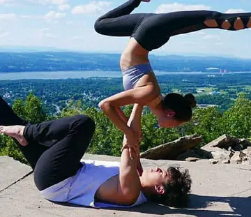 Photo: Instagram (@yogainstiinct)