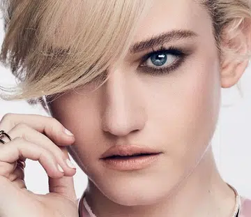 Julia Garner Jan 2022