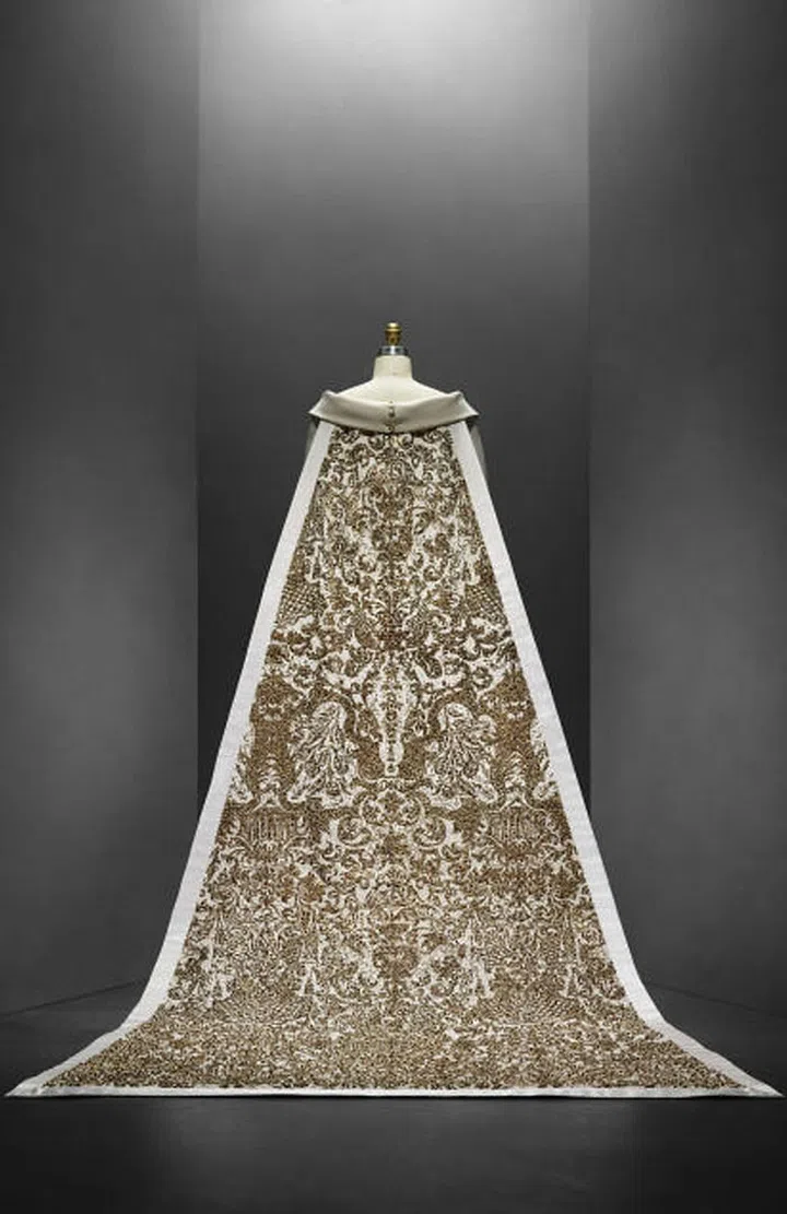 Wedding ensemble, Karl Lagerfeld (French, born Hamburg, 1938) for House of Chanel (French, founded 1913), autumn/winter 2014-15 haute couture, back view; Courtesy of CHANEL Patrimoine Collection
Photo: Nicholas Alan Cope 