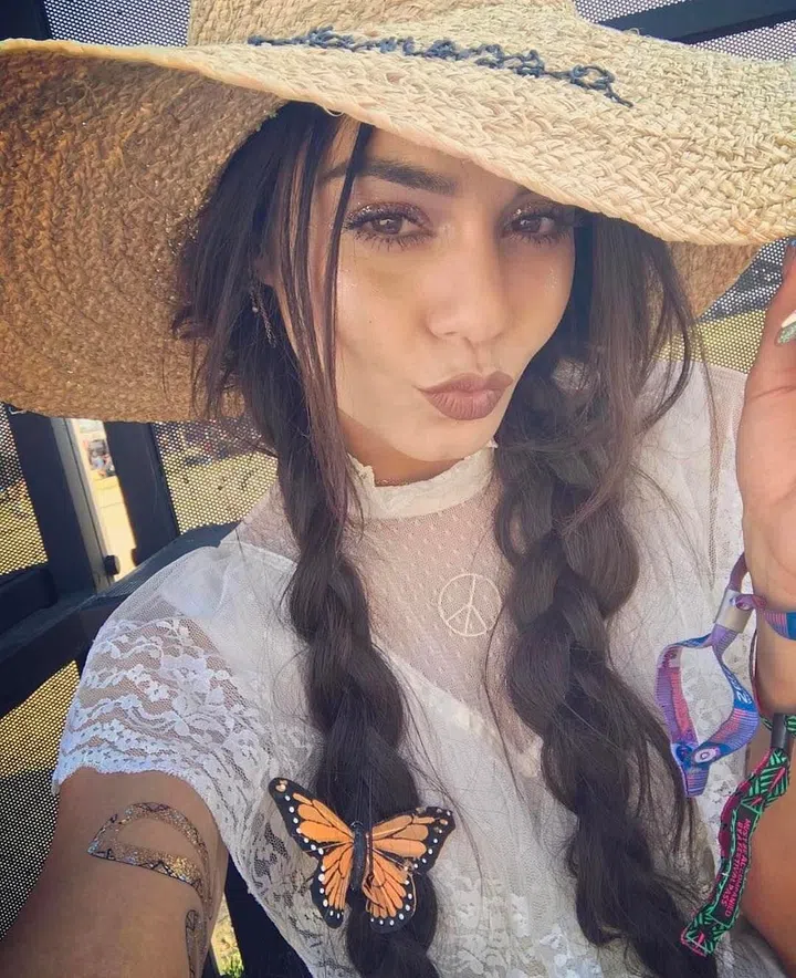 Photo: @vanessahudgens