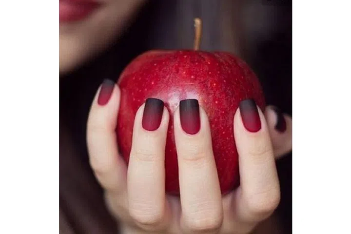 Photo: Instagram @girly.nails_._
