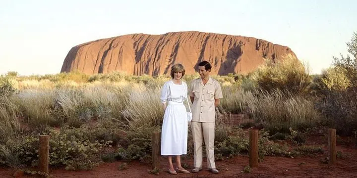 Standing in front of Ayers Rock during their official tour of Australia. Photo: Getty 