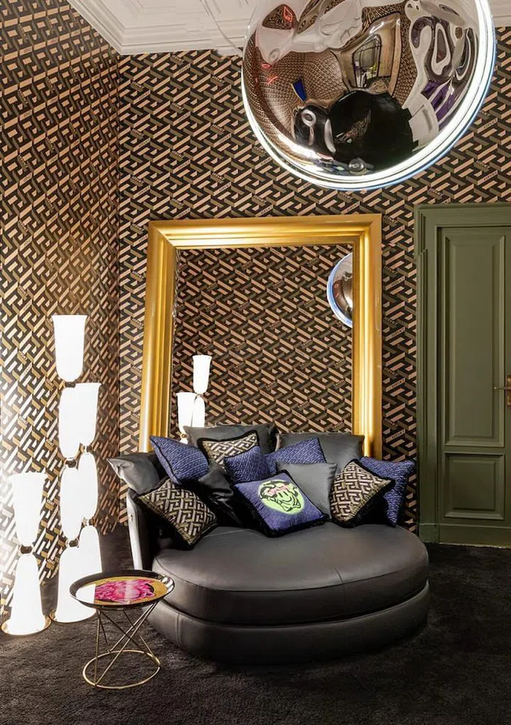 A walk in closet set up dressed in La Greca pattern. (Photo: Versace)
