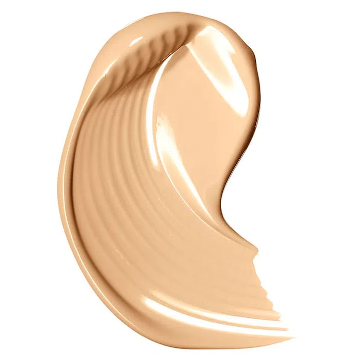 Formulated with a blend of emollients and luminous pigments, a little goes a long way in evening out skin tone and masking blemishes. 