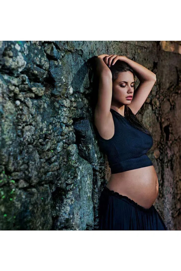 In 2012, the Brazilian model posed for photographer Steve McCurry in the 2013 Pirelli Calendar while seven months pregnant with her daughter, Sienna. Photo: Steve McCurry