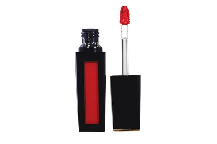 Formulated with the Advanced True Vision Technology, its colour pigments remain intensely rich, while adding definition and volume to lips.