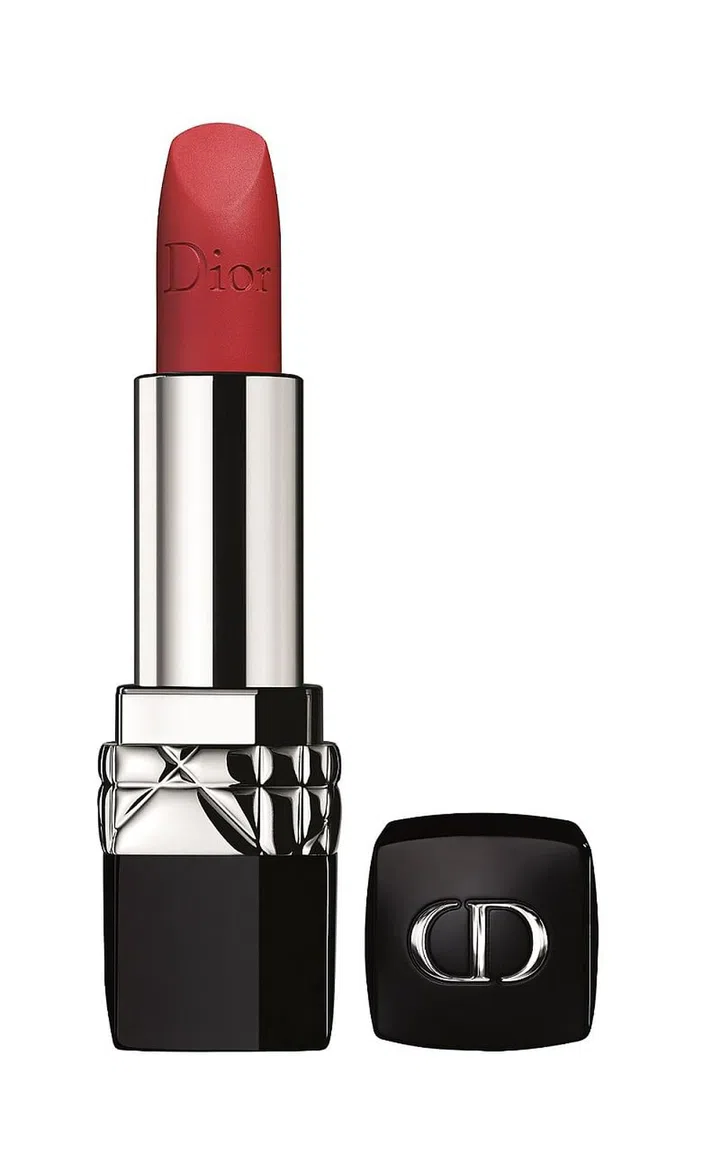 Enriched with mango butter and hyaluronic acid, Dior's iconic 999 shade is now available in a matte finish that's non-drying and super luminous. Totally divine! 