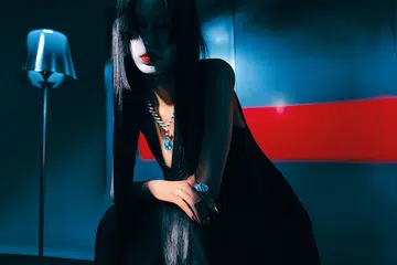 model wearing chaumet en scene necklace and ring