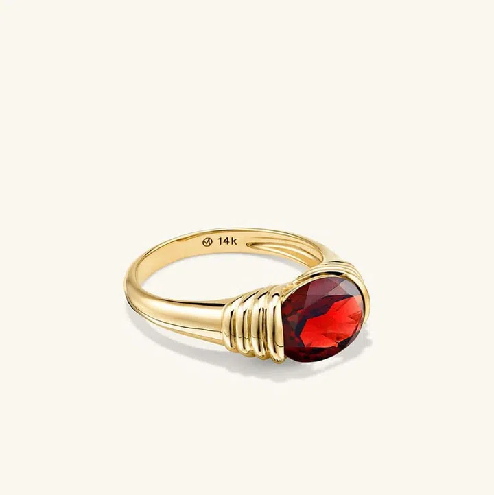 Mejuri Heirloom Ring Garnet