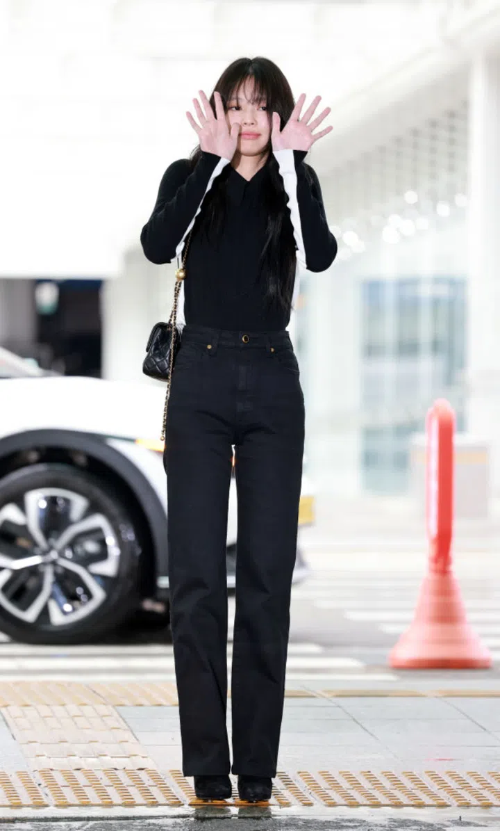 How To Slay Airport Fashion Like BLACKPINK's Jennie Kim | Harper's Bazaar  Singapore
