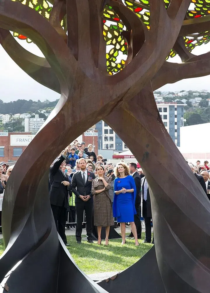 Meghan and Harry visit the National War Memorial. Photo: Getty 