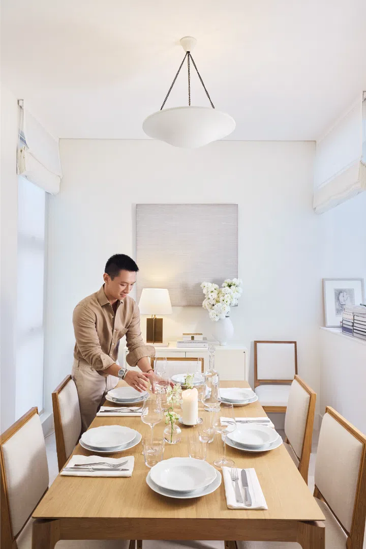 Andre Wu's tableware consisting of Ginori plates, Gio Ponti cutlery, and a Baccarat water carafe.