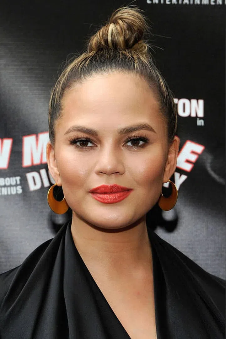 The new mama kept hers super-sleek and ultra-taut in front.
Photo: Getty