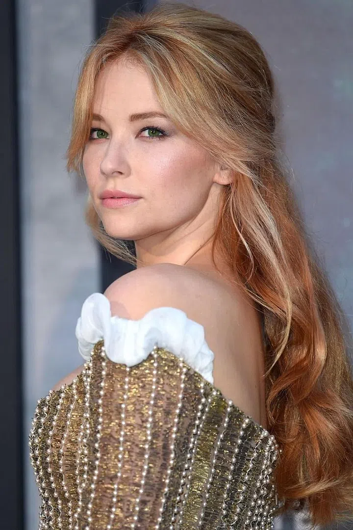 Like something out of a Victorian romance novel, actress Haley Bennett's bouncy curls are as soft and flirty as they come. 