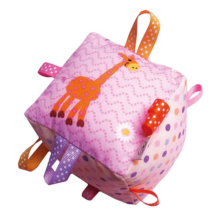 The ribbons scattered all 
over this rattle encourage 
tots to grab onto it themselves. As soon as they shake it, they will 
instantly come to grips with 
the idea of action and reaction.