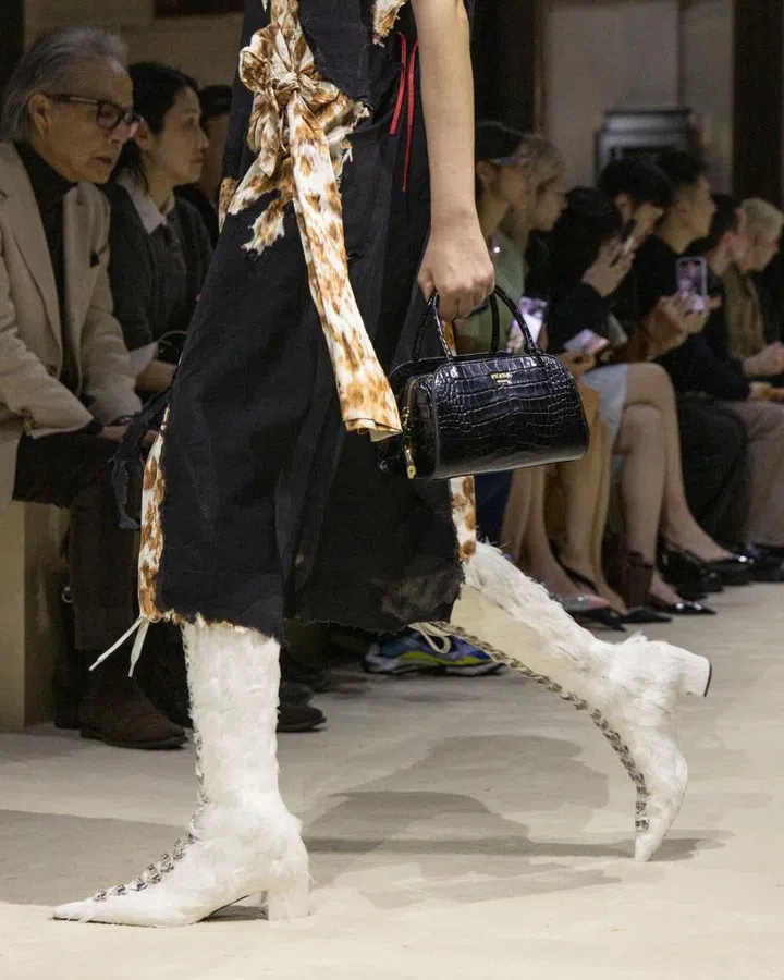 トップス Prada archive navy foodie Parker Prada Fall/Winter 2026: Reimagining A Real Woman's Wardrobe