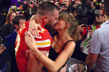 taylor swift travis kelce superbowl 2024 kiss