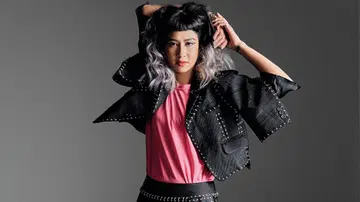 SB1220_Stylish Women_parveen-Cropped