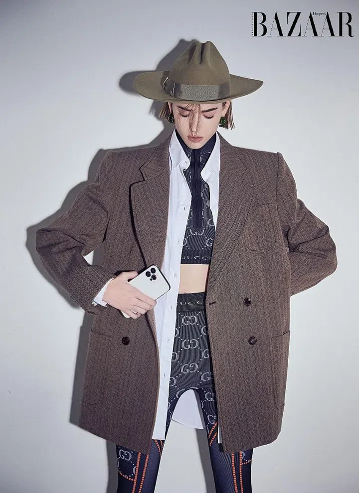 Blazer; cropped top; 
leggings; hat, Gucci. Shirt, Dior. Earrings, Swarovski