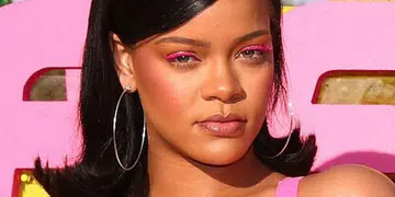 Rihanna with pink mascara