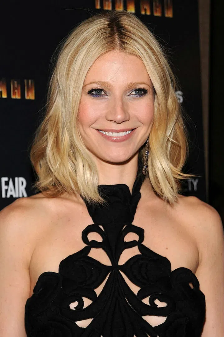 Another reason to love the lob: the ability to rock flowing strands without hiding a conversation-worthy neckline. 