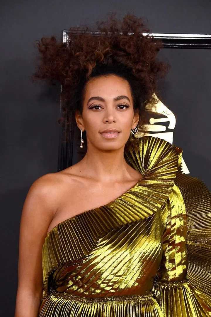 The "Don't Touch My Hair" crooner stuck to her favourite pared down approach for makeup but kept things interesting with an unexpected flick of liner at the crease.  

Photo: Getty Images