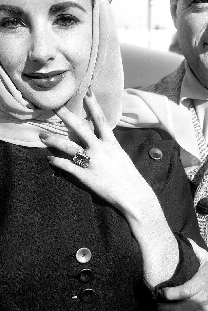 Elizabeth Taylor received a 29.4-carat emerald-cut diamond set in platinum from her third husband Mike Todd.

Photo: Getty 