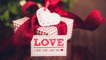 Valentine's Day gift with love note