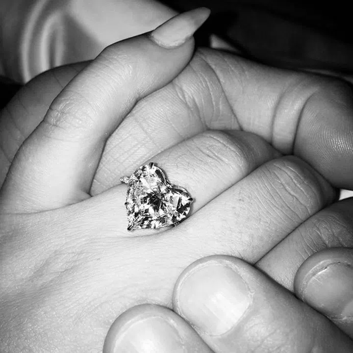 The singer shared a picture of her sparkler on Instagram.