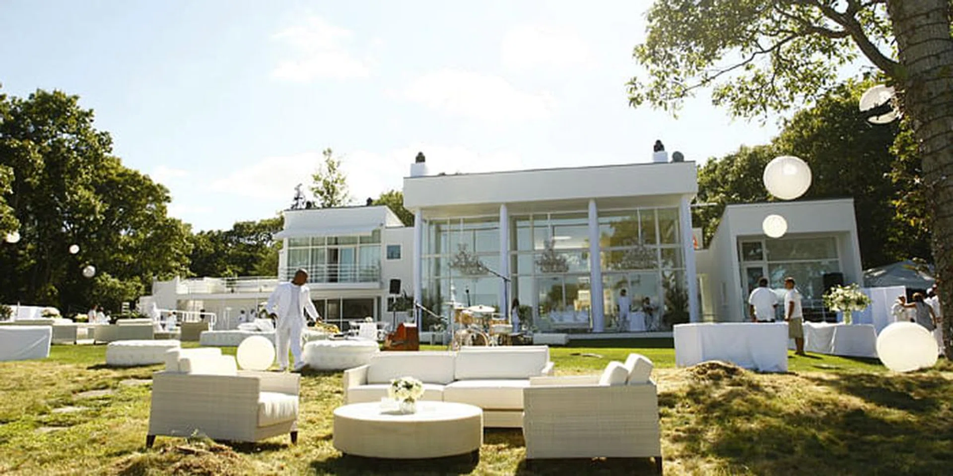20 Celebrity Homes We Wish We Could Vacation In This Summer