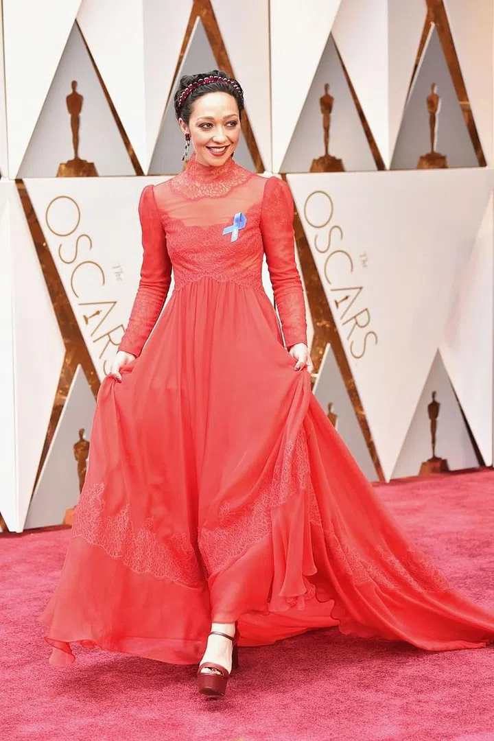 in Valentino and an ACLU ribbon. Photo: Getty 