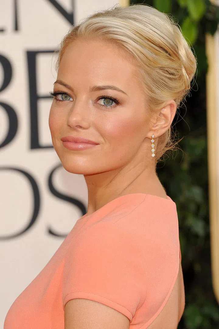 When Emma Stone stepped onto the 2011 Golden Globes red carpet in this unexpected Calvin Klein number—the worlds' collective jaws hit the floor. Tanned, blonde, and peach all over, this look cemented Emma Stone as a true beauty chameleon. 

