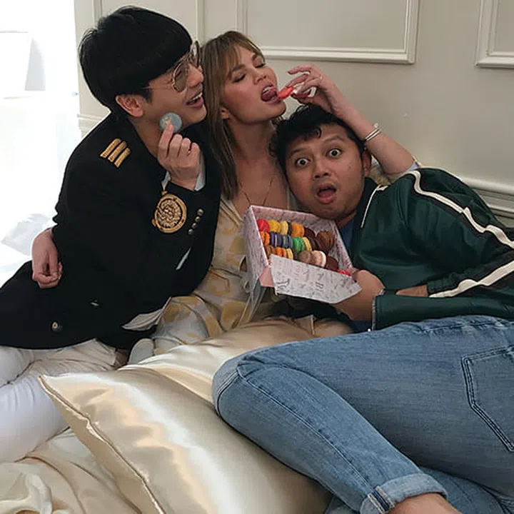 We just had to take a picture with the beautiful Chrissy Teigen.