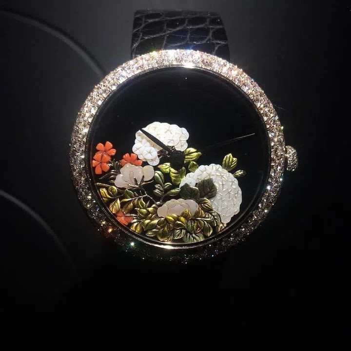 A new Mademoiselle Privé Coromandel that features micro-sculpting of gemstones