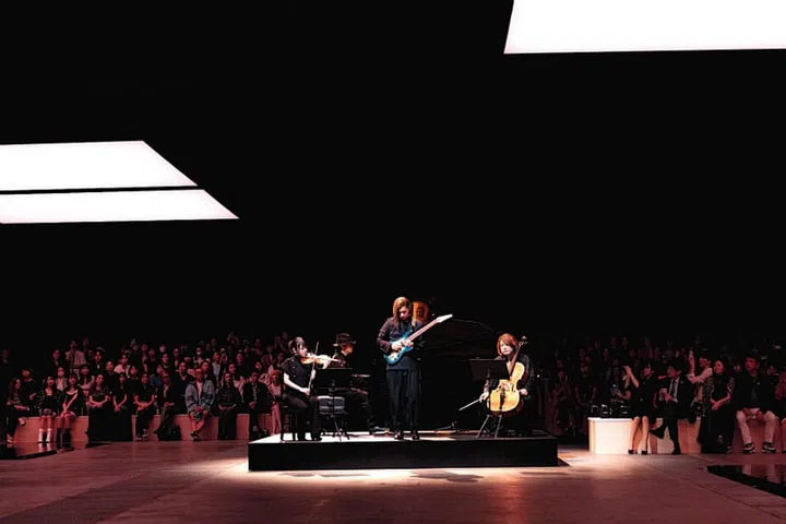 An opening performance by Ichika Nito. Nix joins Nito on stage.