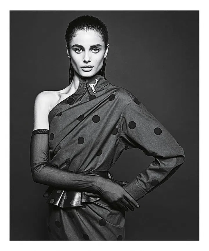 Max Mara dress with belt; Harry Winston brooch; Carolina Amato gloves