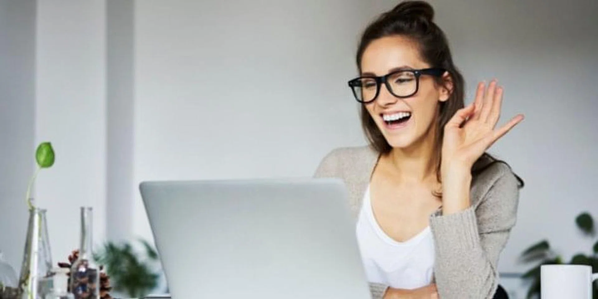 Connect With Your Family &amp; Friends With These Apps