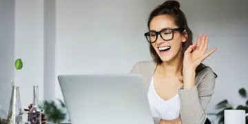 Connect With Your Family &amp; Friends With These Apps