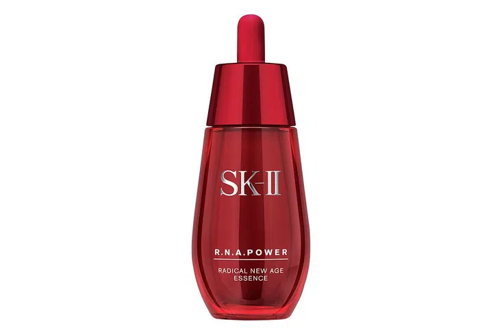 Packed with the new Radical New Age Complex, this lightweight serum rejuvenates skin cells and promotes structural protein to improve skin tone and firmness.