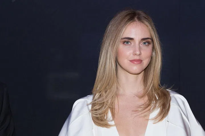 Blogger Chiara Ferragini puts a modern spin on a voluminous '90s blowout.