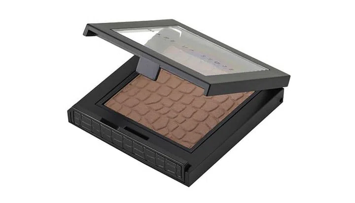 Microshadow in Deadly, Make Up Store