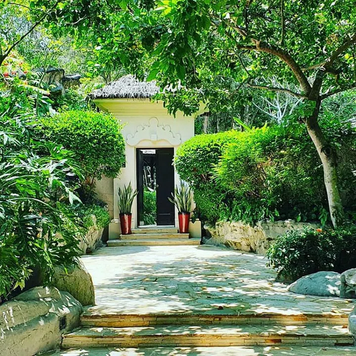 Set amongst lush greenery, So Spa at Sofitel Singapore Sentosa is the ideal place for a spa day out for nature lovers. Surrounded by trees and birds, it’s not uncommon for guests to be greeted with the sounds of birds chirping while enjoying a massage. Opt for the Thai Massage, which is an all-encompassing treatment that works on the entire body to realign your body, release built-up tension and improve circulation. Go back to nature as this device-free treatment draws from age-old rituals including traditional Thai massage, assisted yoga stretches, Ayurvedic principles and acupressure techniques. Performed without the use of massage oil, the therapist uses palm and forearm kneading techniques to work out aches and tension as well as guide him through easy-to-achieve yoga-inspired poses that will deeply and effectively stretch and loosen tight muscles.
Photo: Getty